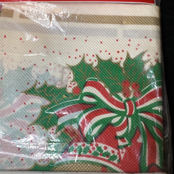 Vintage Paper Tablecloth and Napkins in Original Packaging - Picture 4 of 5